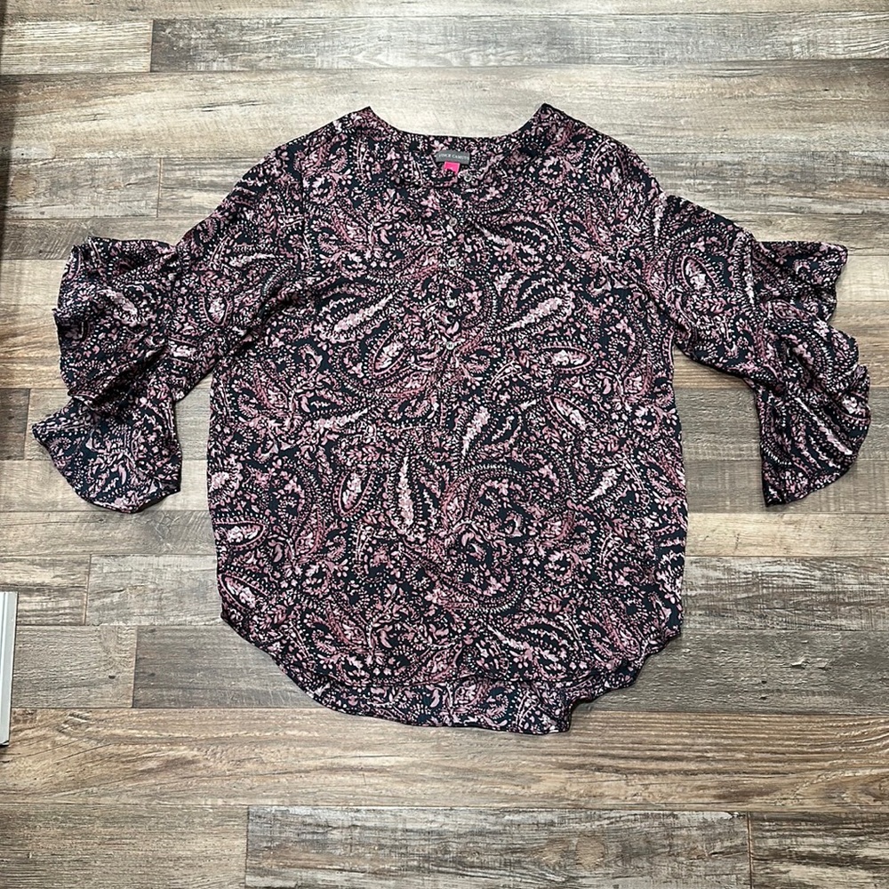 Vince Camuto • Purple Paisley Printed Ruffle sleeve top